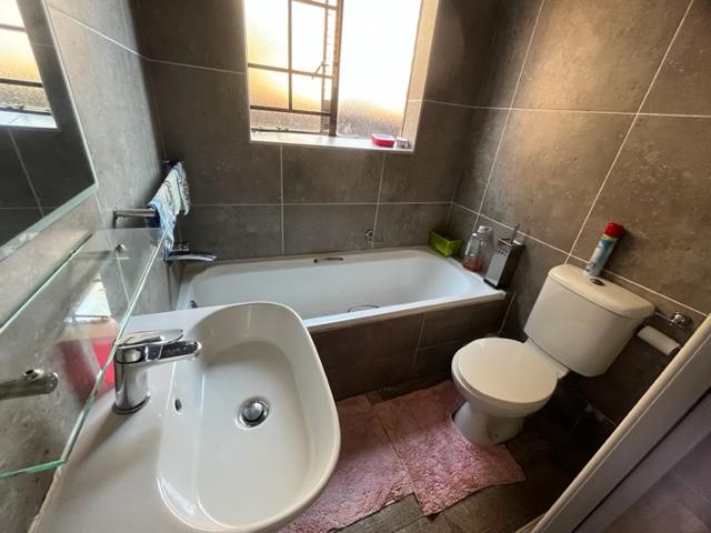 3 Bedroom Property for Sale in Sonneveld Gauteng