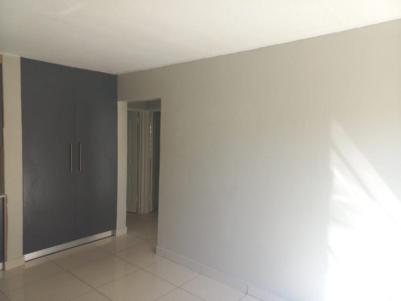 To Let 2 Bedroom Property for Rent in Vorna Valley Gauteng