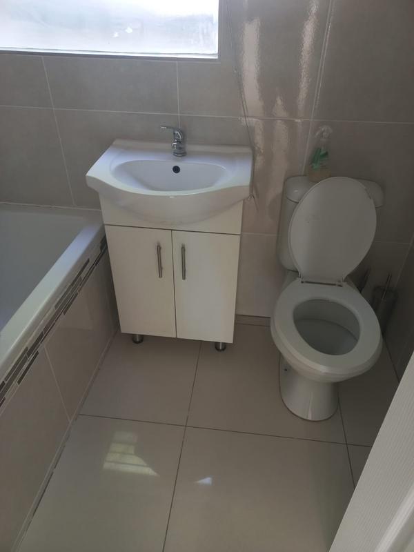 To Let 2 Bedroom Property for Rent in Vorna Valley Gauteng