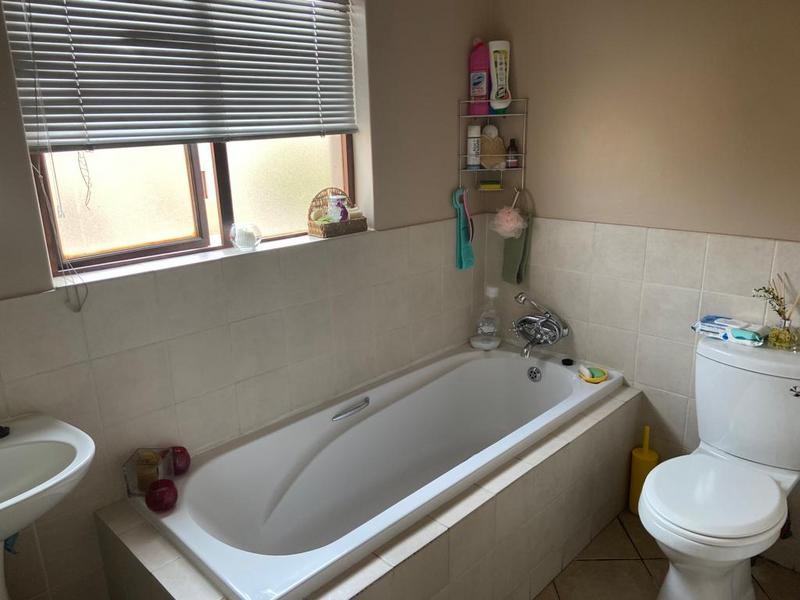 3 Bedroom Property for Sale in Noordwyk Gauteng