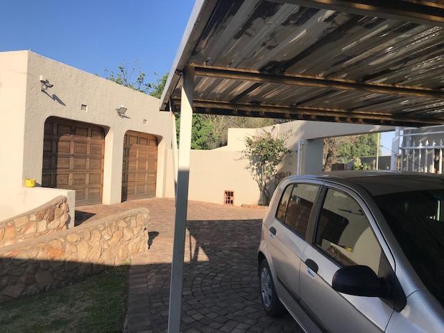 3 Bedroom Property for Sale in Oakdene Gauteng