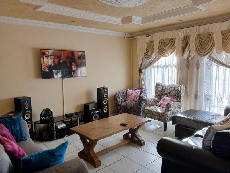 4 Bedroom Property for Sale in Ridgeway Gauteng