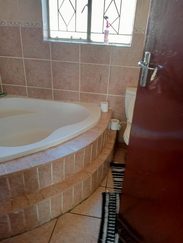 4 Bedroom Property for Sale in Ridgeway Gauteng