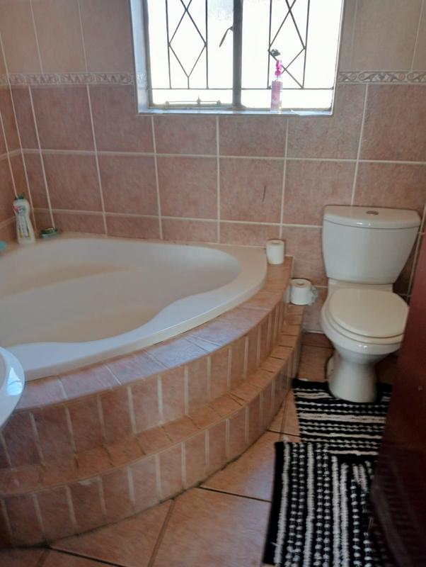 4 Bedroom Property for Sale in Ridgeway Gauteng