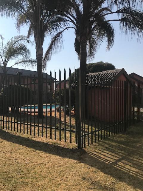 2 Bedroom Property for Sale in Ridgeway Gauteng