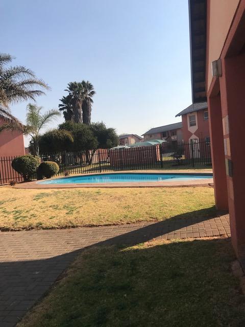 2 Bedroom Property for Sale in Ridgeway Gauteng