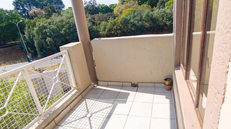 2 Bedroom Property for Sale in Hurlingham Gauteng