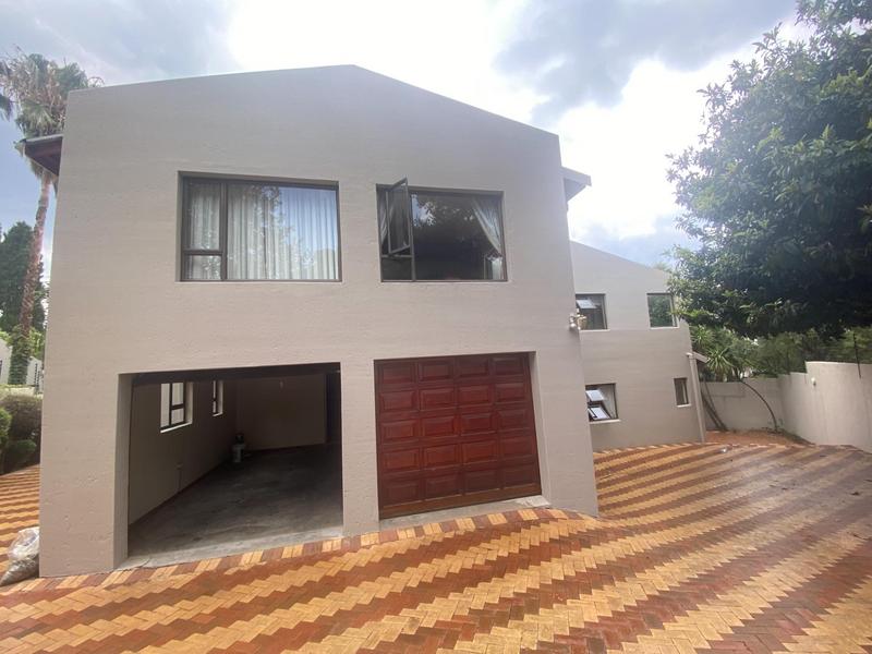 4 Bedroom Property for Sale in Benmore Gardens Gauteng