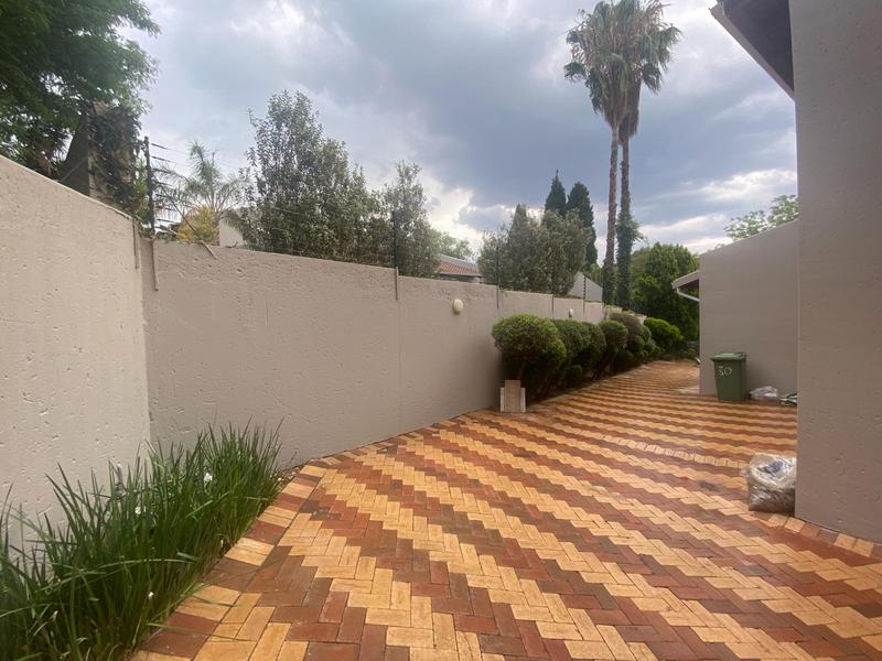 4 Bedroom Property for Sale in Benmore Gardens Gauteng
