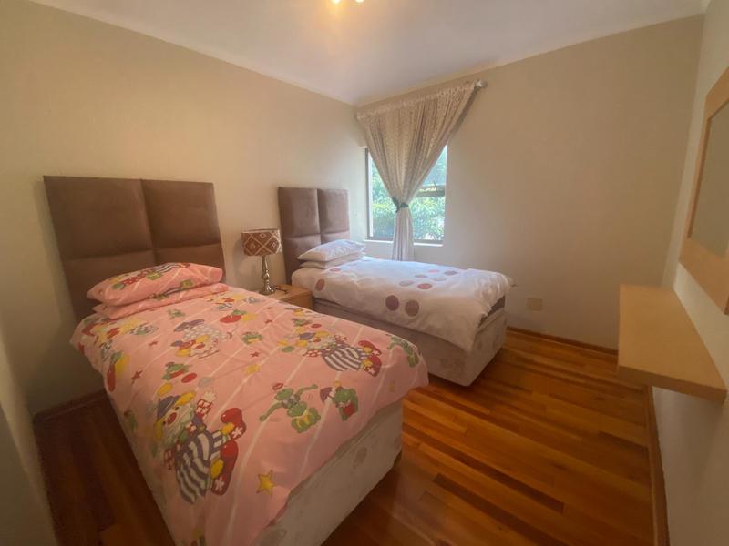 4 Bedroom Property for Sale in Benmore Gardens Gauteng