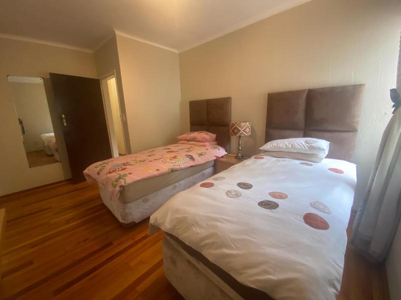 4 Bedroom Property for Sale in Benmore Gardens Gauteng