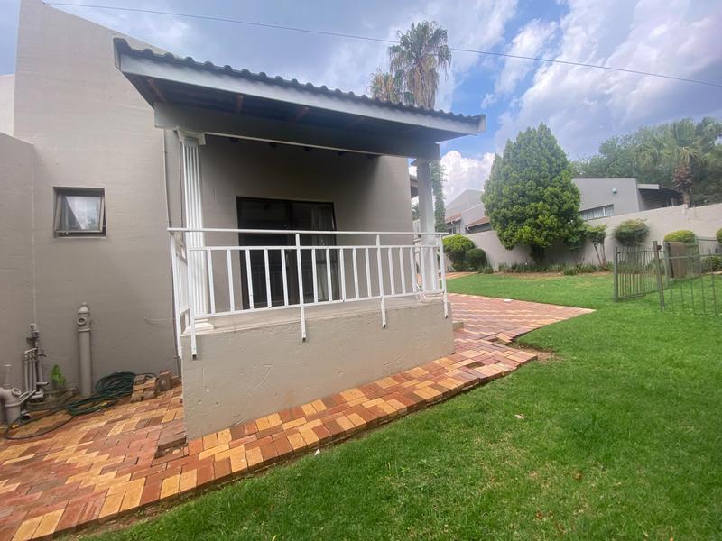 4 Bedroom Property for Sale in Benmore Gardens Gauteng