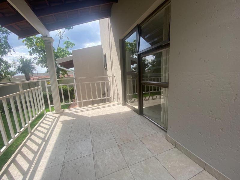 4 Bedroom Property for Sale in Benmore Gardens Gauteng