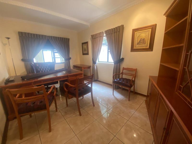 4 Bedroom Property for Sale in Benmore Gardens Gauteng