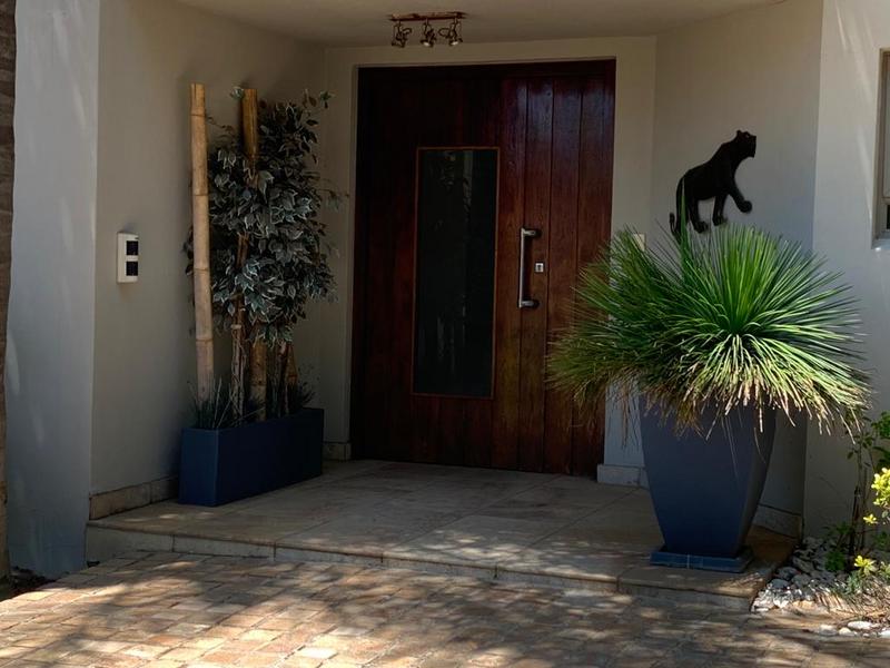 5 Bedroom Property for Sale in Gallo Manor Gauteng