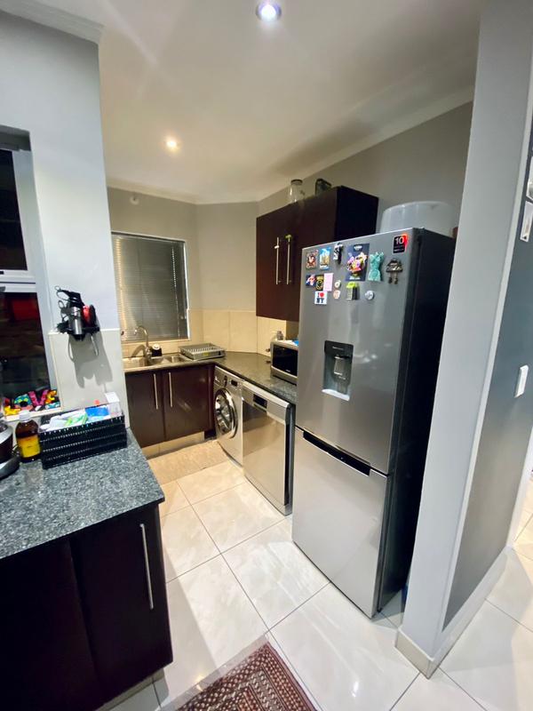 2 Bedroom Property for Sale in Sandhurst Gauteng