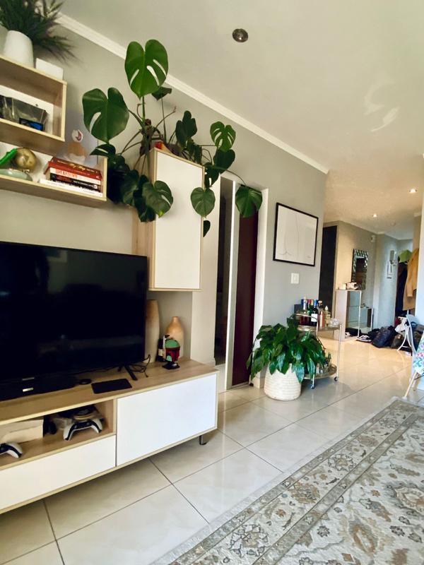 2 Bedroom Property for Sale in Sandhurst Gauteng