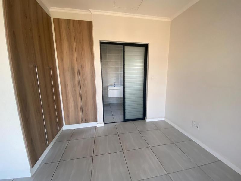 1 Bedroom Property for Sale in Waterfall Gauteng