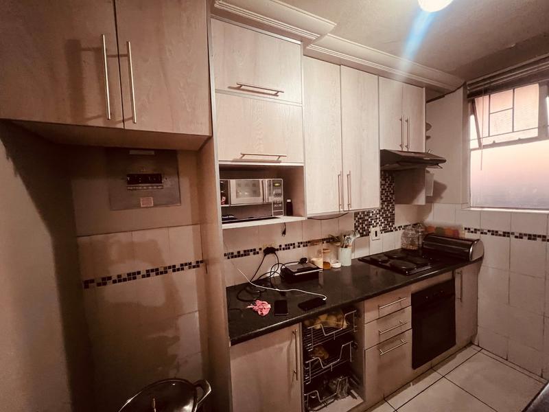 1 Bedroom Property for Sale in Gezina Gauteng