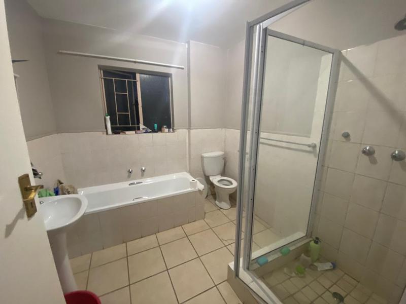 2 Bedroom Property for Sale in Queenswood Gauteng