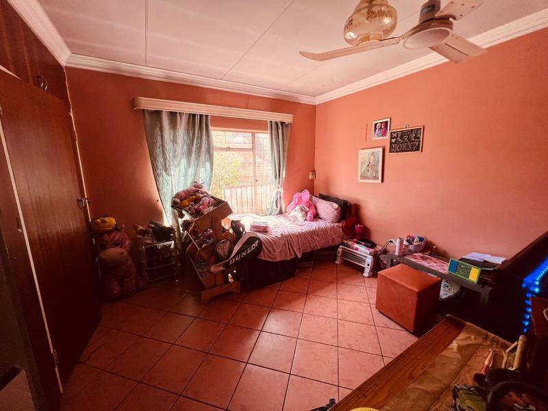 5 Bedroom Property for Sale in Roseville Gauteng