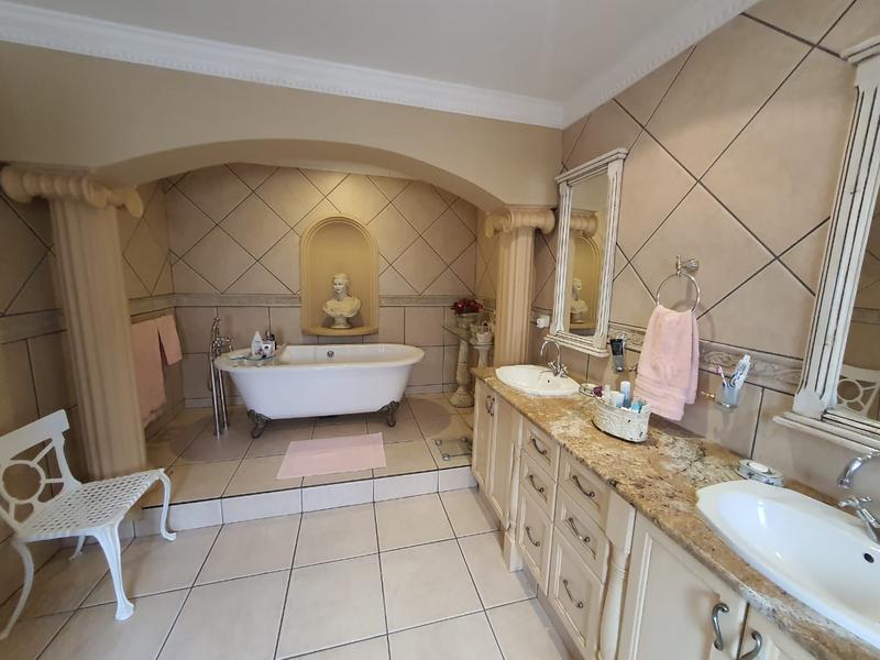 5 Bedroom Property for Sale in Pebble Rock Golf Village Gauteng