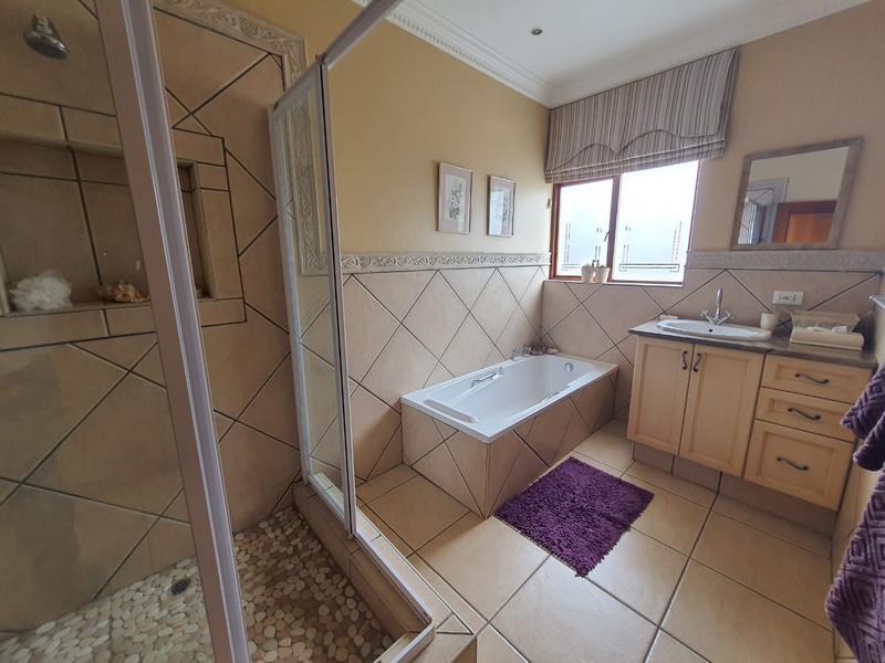 5 Bedroom Property for Sale in Pebble Rock Golf Village Gauteng