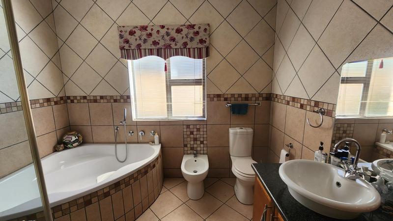 4 Bedroom Property for Sale in Retire at Midstream Gauteng