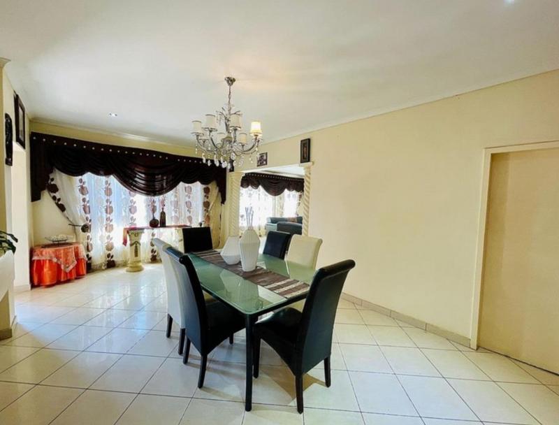 6 Bedroom Property for Sale in Glenanda Gauteng