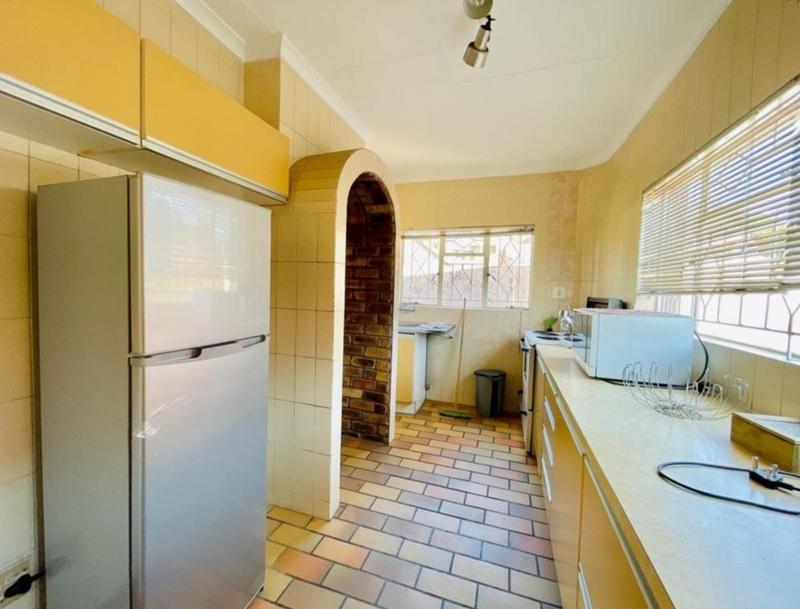 6 Bedroom Property for Sale in Glenanda Gauteng