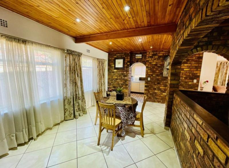 6 Bedroom Property for Sale in Glenanda Gauteng