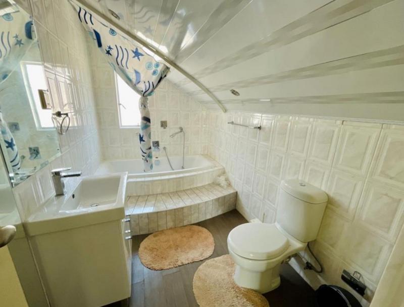 6 Bedroom Property for Sale in Glenanda Gauteng