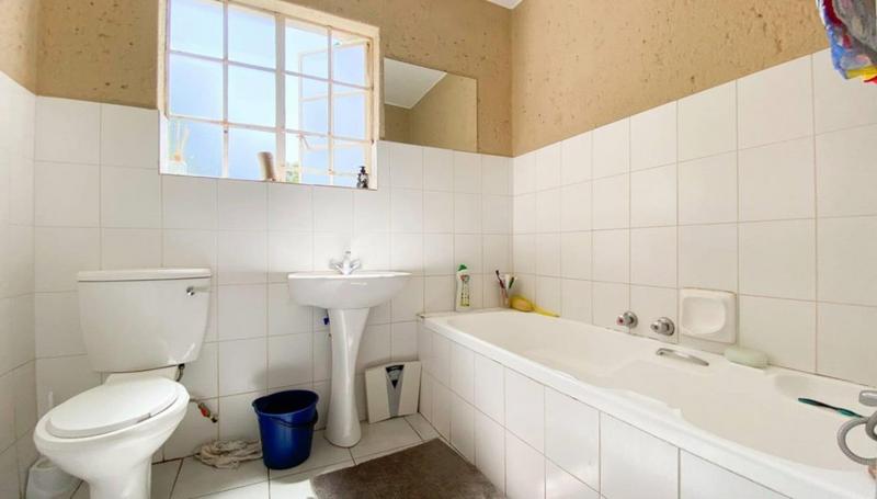 2 Bedroom Property for Sale in Bassonia Estate Gauteng