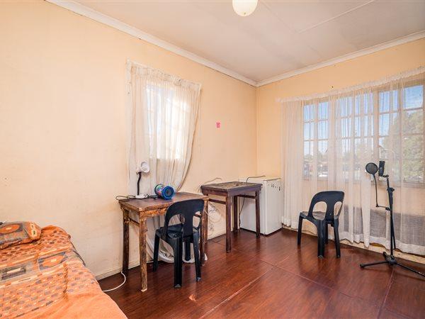 8 Bedroom Property for Sale in Brixton Gauteng