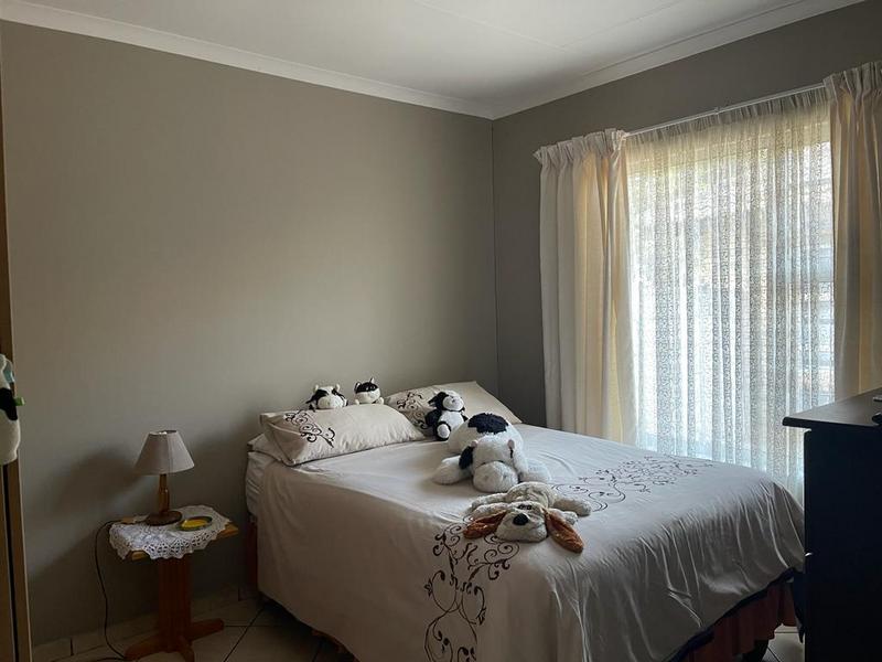 2 Bedroom Property for Sale in Vanderbijlpark CW 4 Gauteng