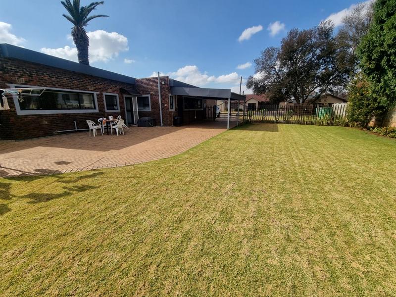 5 Bedroom Property for Sale in Golf Park Gauteng