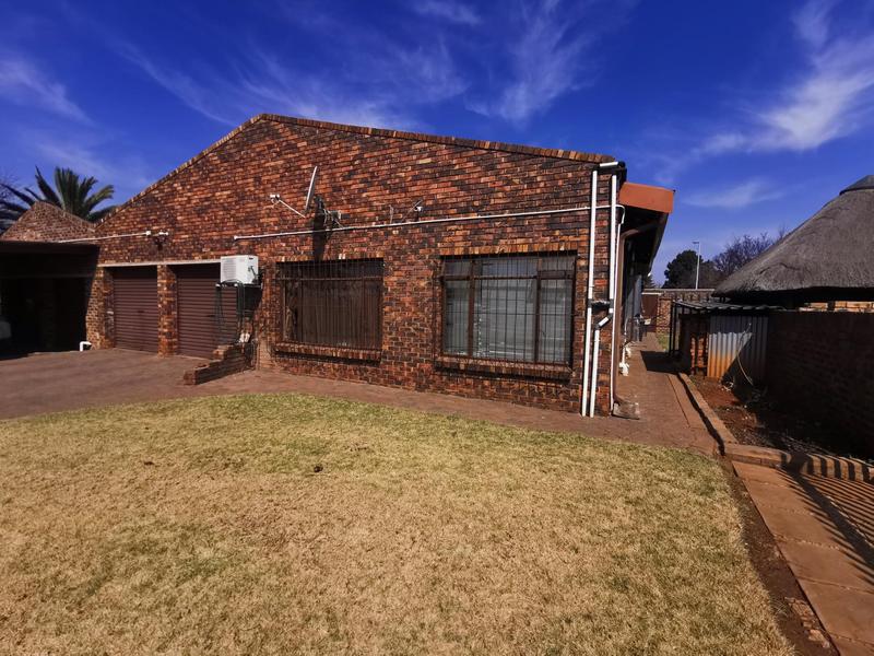 6 Bedroom Property for Sale in Meyerton Central Gauteng
