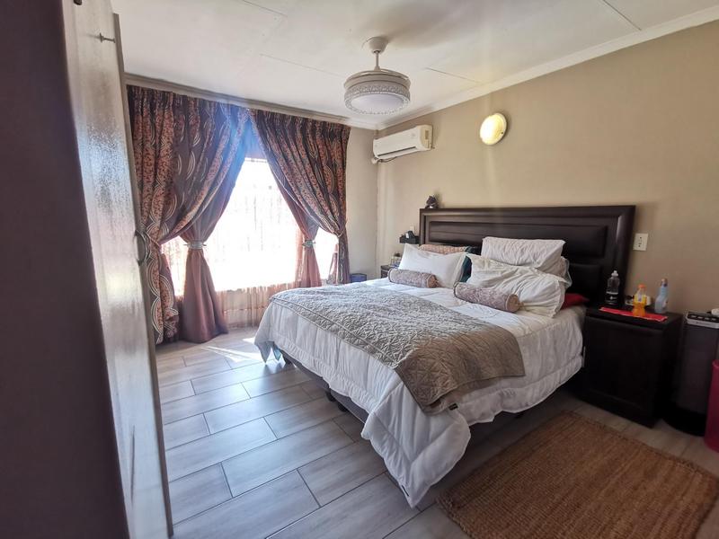 6 Bedroom Property for Sale in Meyerton Central Gauteng