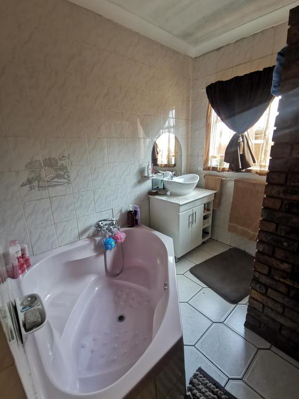 6 Bedroom Property for Sale in Meyerton Central Gauteng