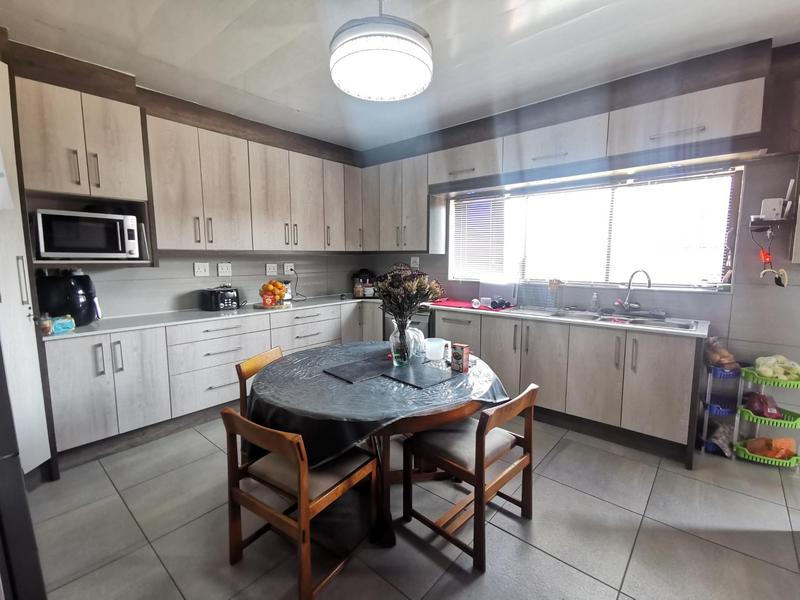 6 Bedroom Property for Sale in Meyerton Central Gauteng