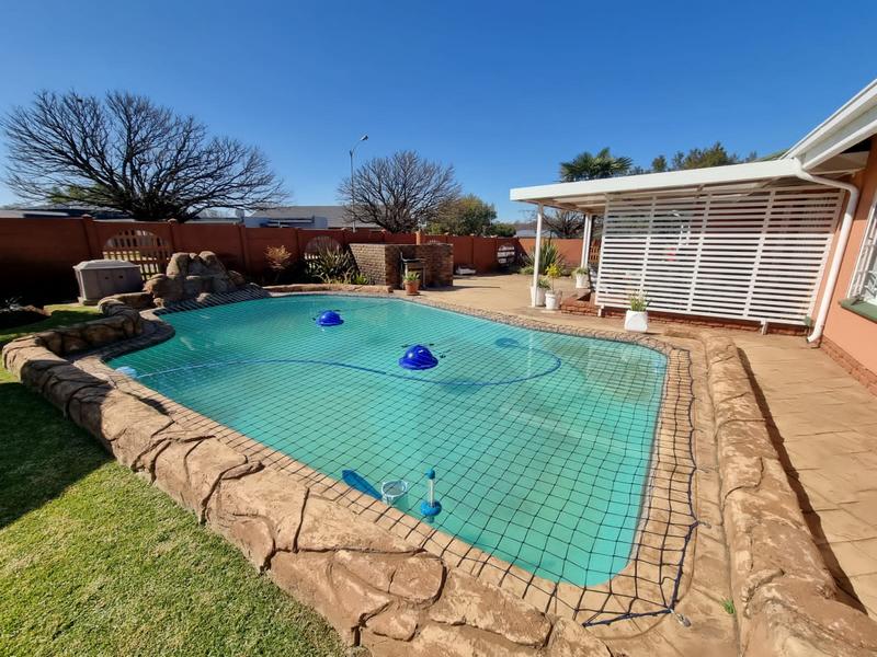 4 Bedroom Property for Sale in Rothdene Gauteng