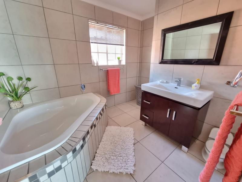 4 Bedroom Property for Sale in Rothdene Gauteng