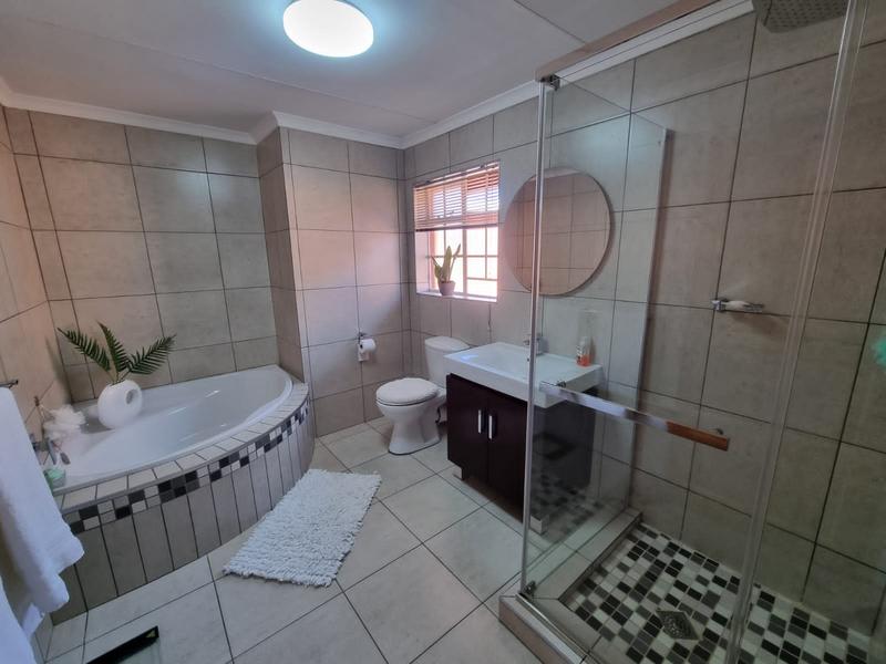 4 Bedroom Property for Sale in Rothdene Gauteng