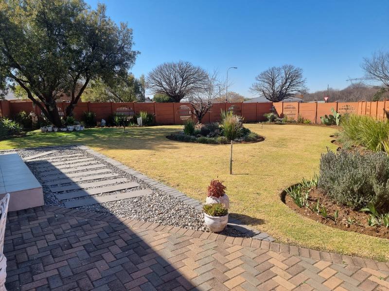4 Bedroom Property for Sale in Rothdene Gauteng