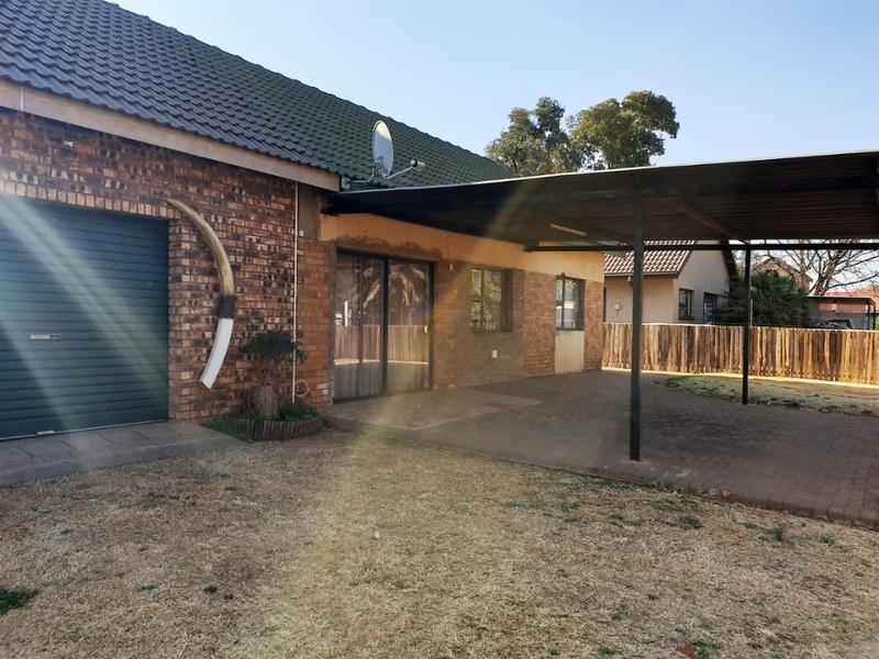 5 Bedroom Property for Sale in Valley Settlements A H Gauteng