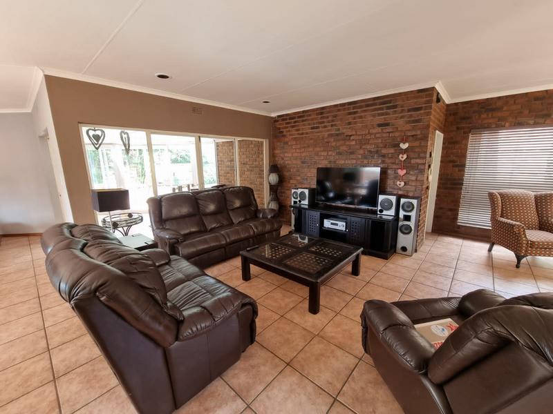 5 Bedroom Property for Sale in Three Rivers East Gauteng