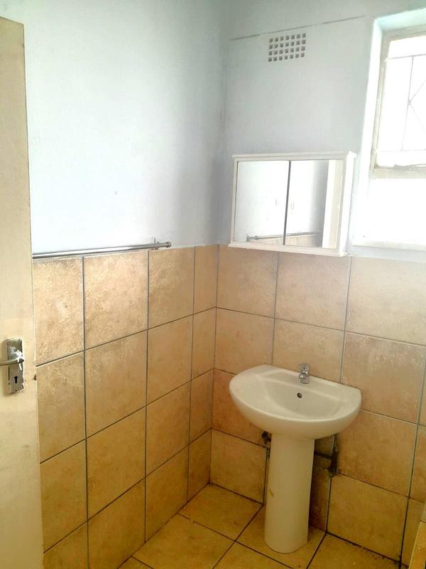 2 Bedroom Property for Sale in Rhodesfield Gauteng