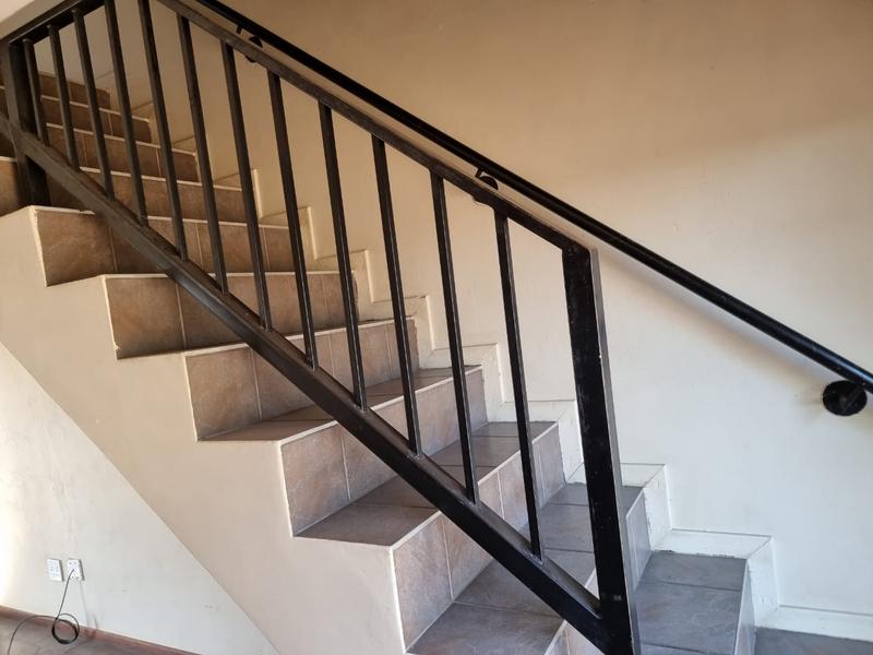 2 Bedroom Property for Sale in Rensburg Gauteng