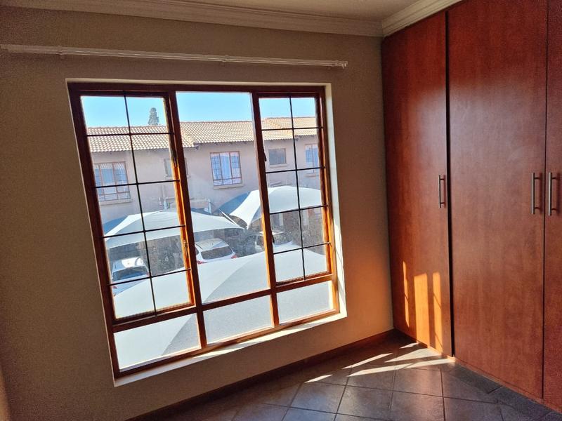 2 Bedroom Property for Sale in Rensburg Gauteng