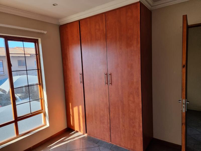 2 Bedroom Property for Sale in Rensburg Gauteng